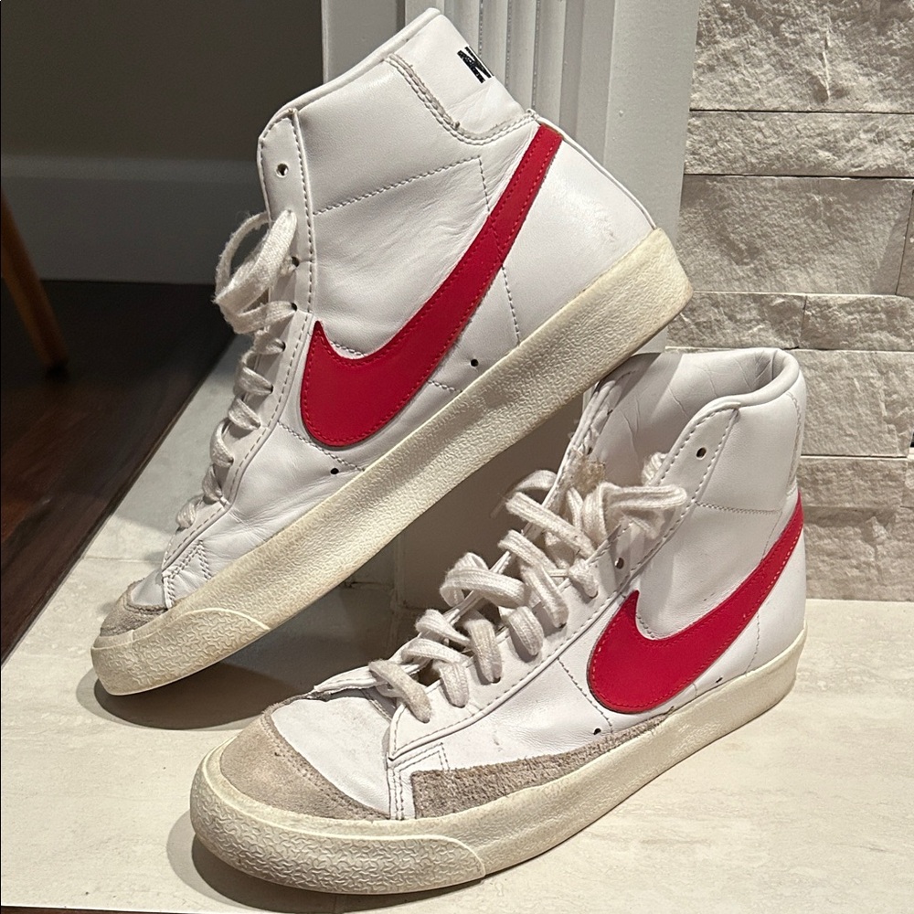 Nike White and Red High-Tops